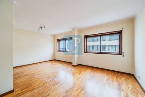 Apartamento T2 equipado na zona da Vilarinha, Aldoar, Porto