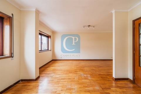 Apartamento T2 equipado na zona da Vilarinha, Aldoar, Porto