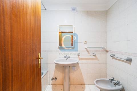 Apartamento T2 equipado na zona da Vilarinha, Aldoar, Porto