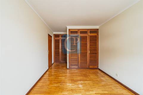 Apartamento T2 equipado na zona da Vilarinha, Aldoar, Porto