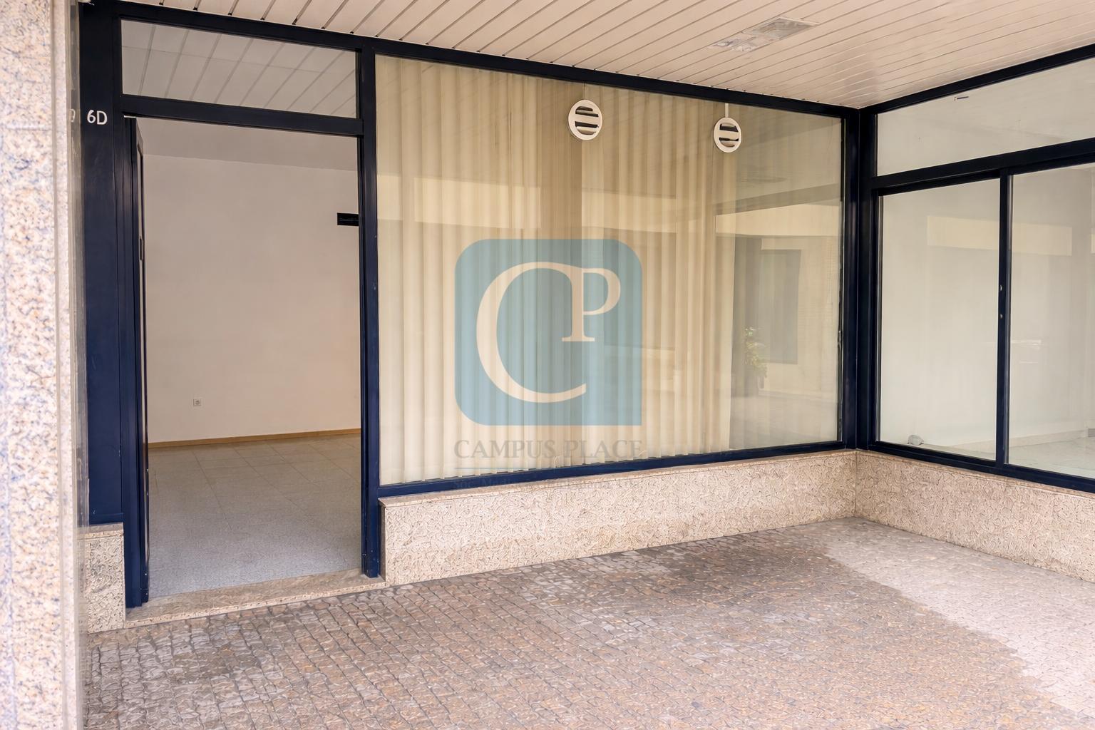 Loja comercial na Prelada, Ramalde, Porto