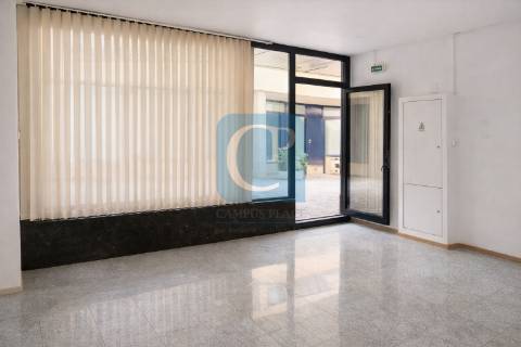 Loja comercial na Prelada, Ramalde, Porto