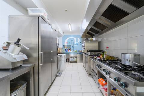 Loja/Restaurante à Rua Santos Pousada, Bonfim, Porto