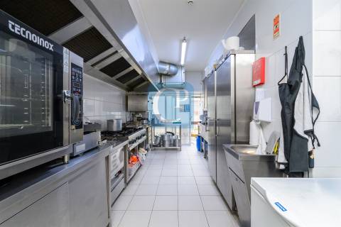 Loja/Restaurante à Rua Santos Pousada, Bonfim, Porto