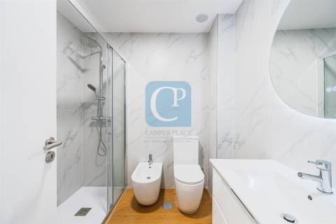 Apartamento T2 renovado e equipado à Avenida Fernão Magalhães