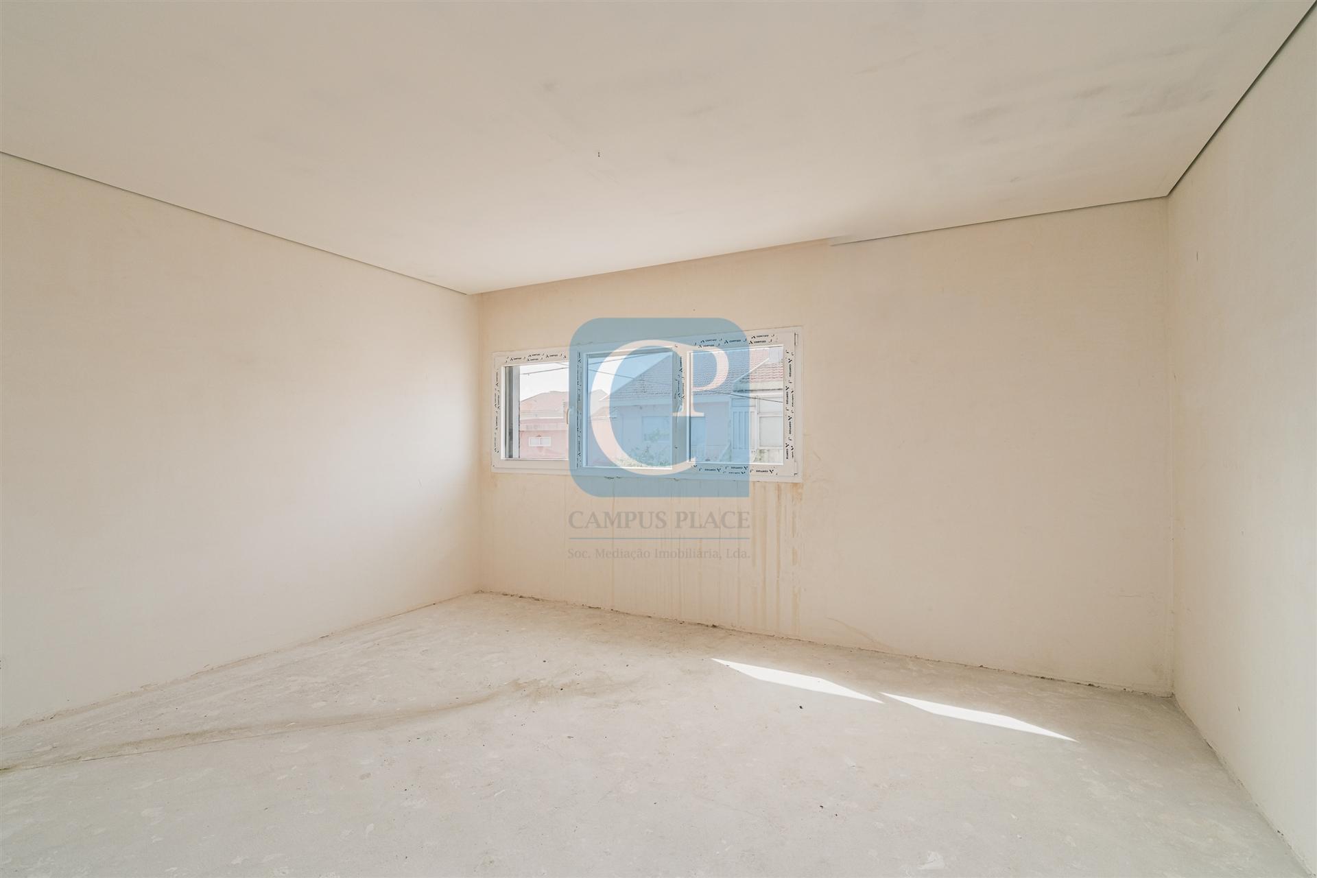 Moradia V3 em fase de acabamento em Guifões