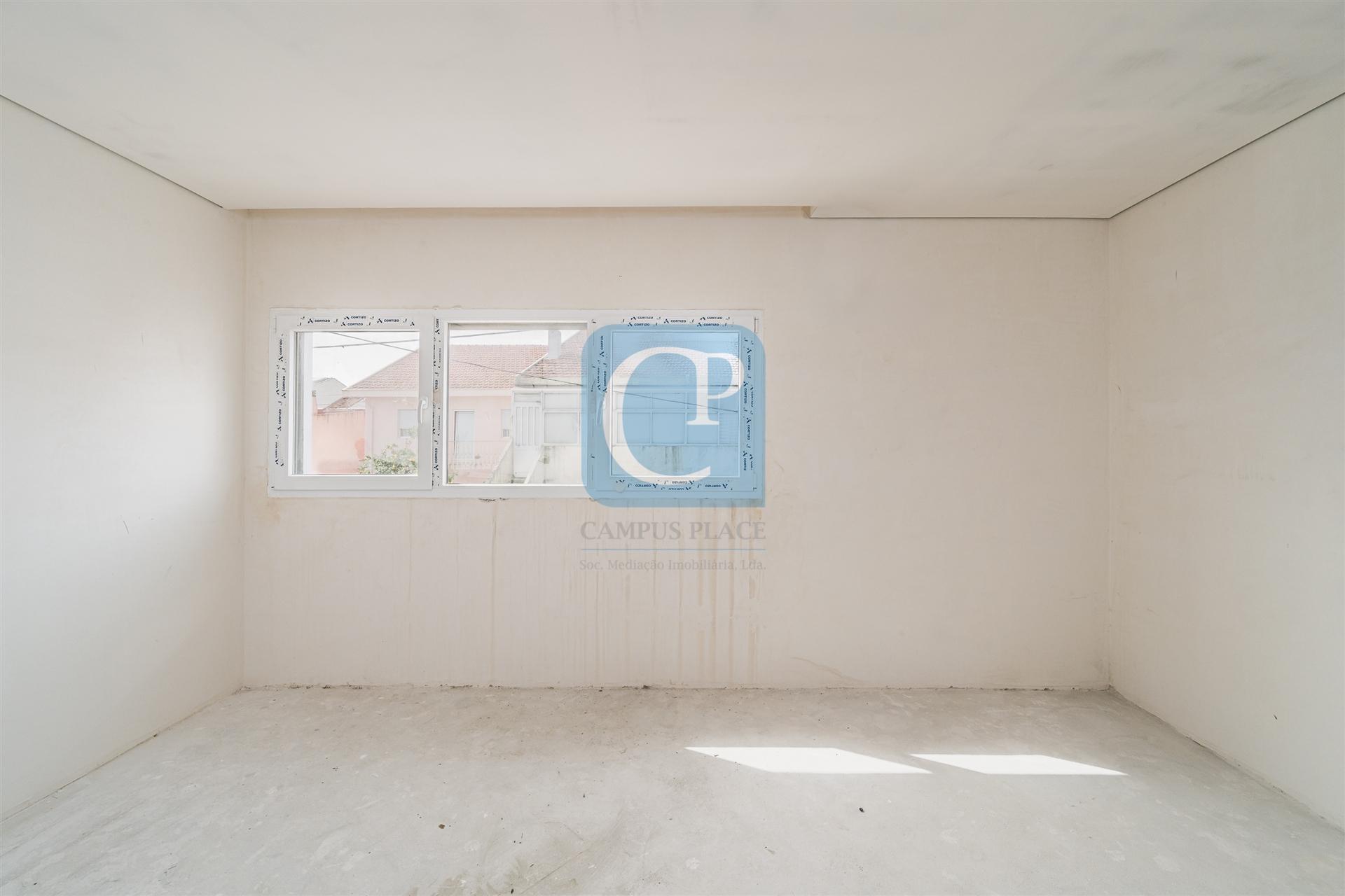 Moradia V3 em fase de acabamento em Guifões