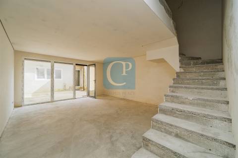 Moradia V3 em fase de acabamento em Guifões