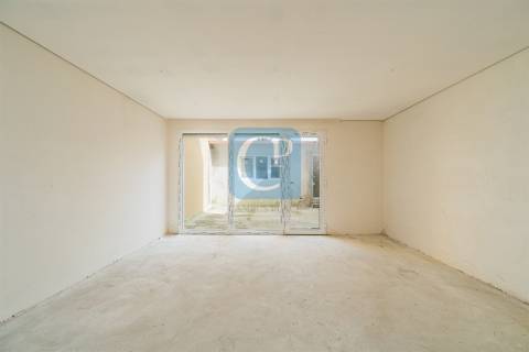 Moradia V3 em fase de acabamento em Guifões