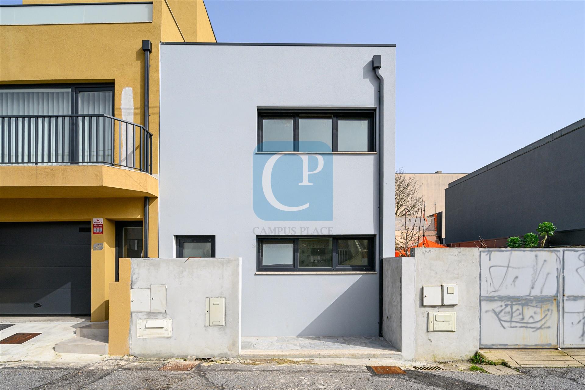 Moradia V3 em fase de acabamento em Guifões