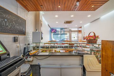 Restaurante completamente equipado junto ao estádio do Dragão