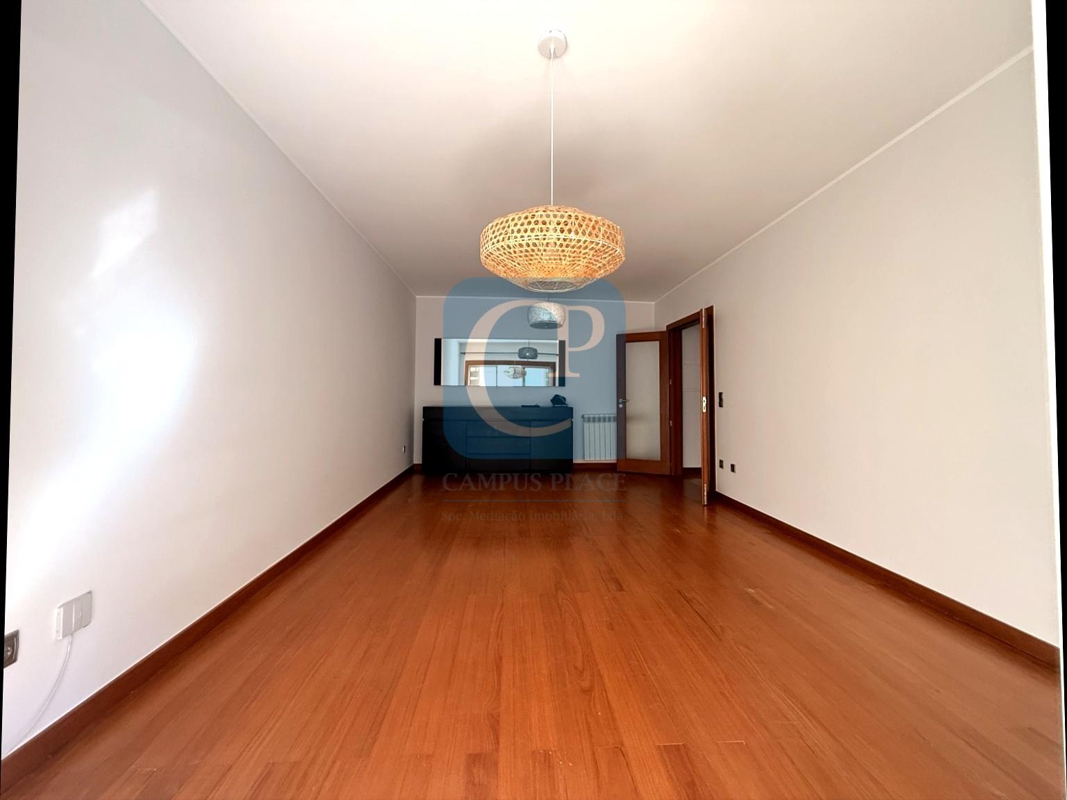 Apartamento T2 em condomínio fechado com piscina em Matosinhos