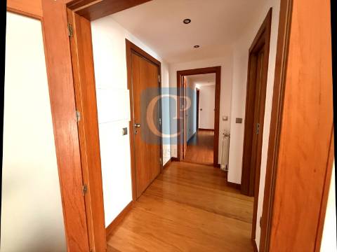 Apartamento T2 em condomínio fechado com piscina em Matosinhos