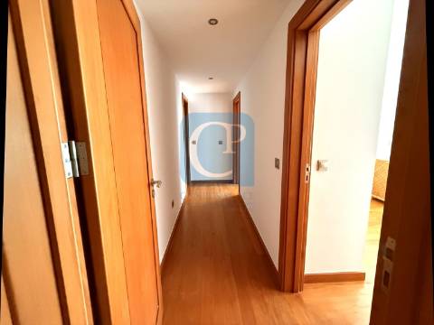 Apartamento T2 em condomínio fechado com piscina em Matosinhos