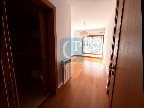 Apartamento T2 em condomínio fechado com piscina em Matosinhos