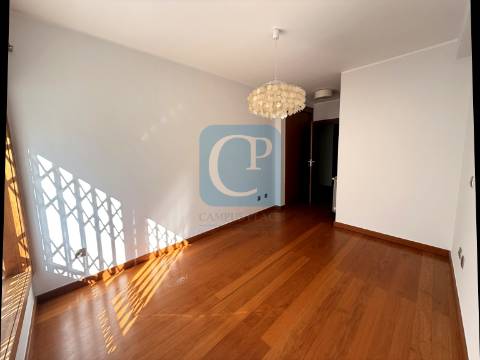 Apartamento T2 em condomínio fechado com piscina em Matosinhos