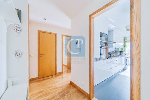 Apartamento T2 junto à Praia de Matosinhos, com cozinha equipada e lugar de garagem