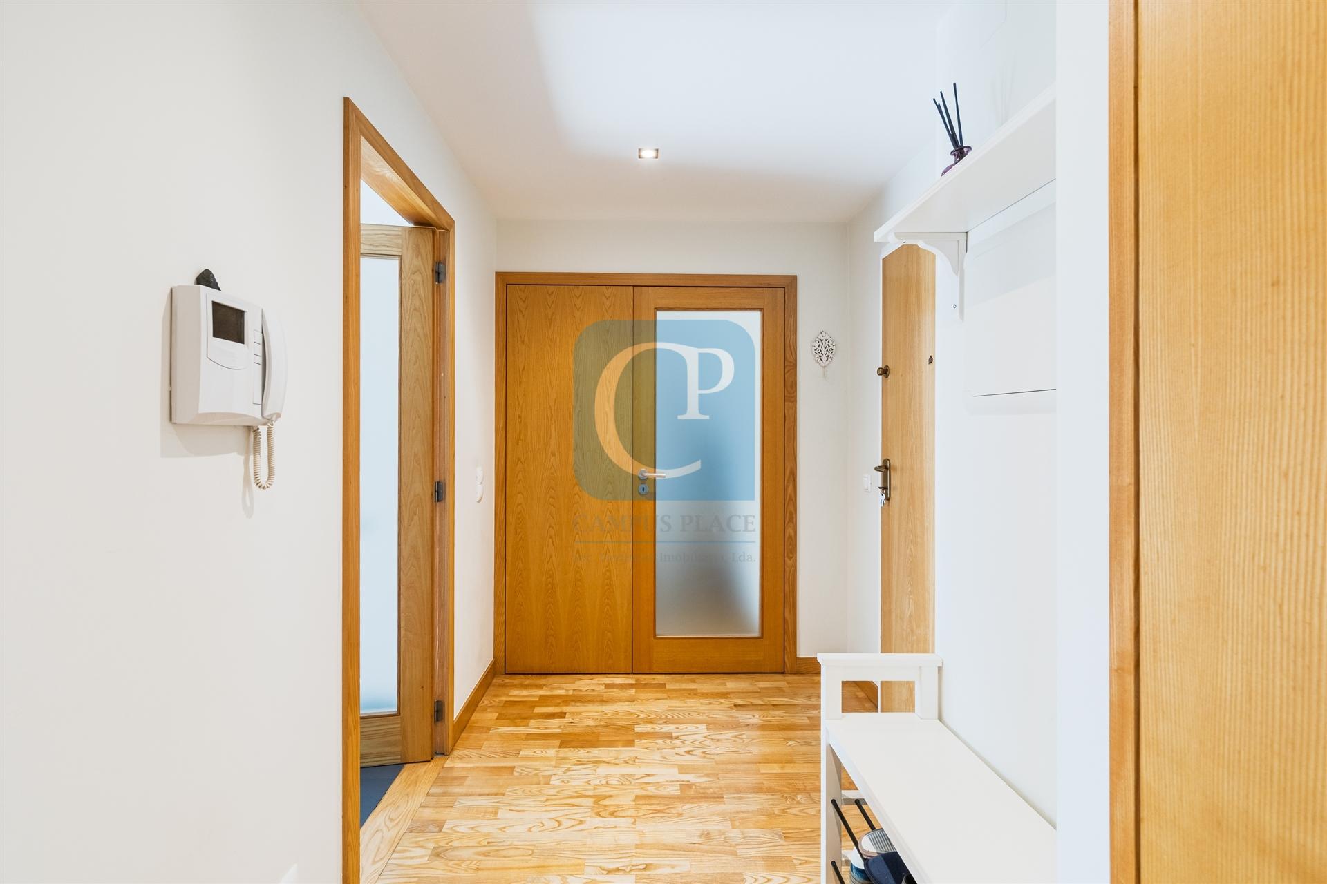 Apartamento T2 junto à Praia de Matosinhos, com cozinha equipada e lugar de garagem