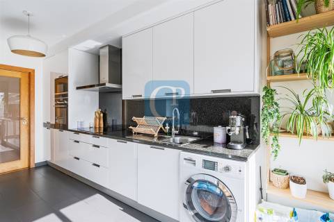 Apartamento T2 junto à Praia de Matosinhos, com cozinha equipada e lugar de garagem