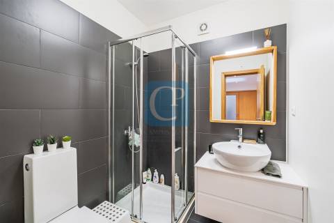 Apartamento T2 junto à Praia de Matosinhos, com cozinha equipada e lugar de garagem