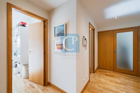 Apartamento T2 junto à Praia de Matosinhos, com cozinha equipada e lugar de garagem