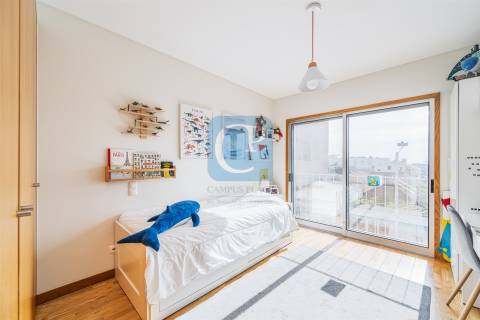 Apartamento T2 junto à Praia de Matosinhos, com cozinha equipada e lugar de garagem