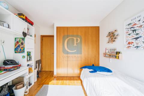 Apartamento T2 junto à Praia de Matosinhos, com cozinha equipada e lugar de garagem