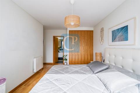 Apartamento T2 junto à Praia de Matosinhos, com cozinha equipada e lugar de garagem