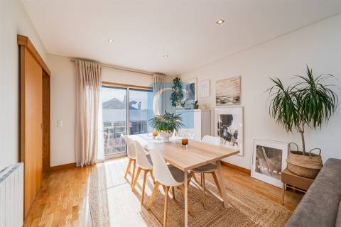 Apartamento T2 junto à Praia de Matosinhos, com cozinha equipada e lugar de garagem