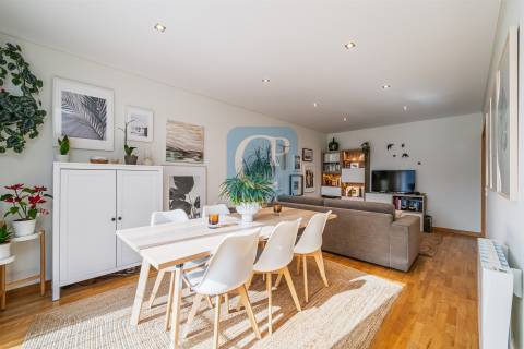 Apartamento T2 junto à Praia de Matosinhos, com cozinha equipada e lugar de garagem