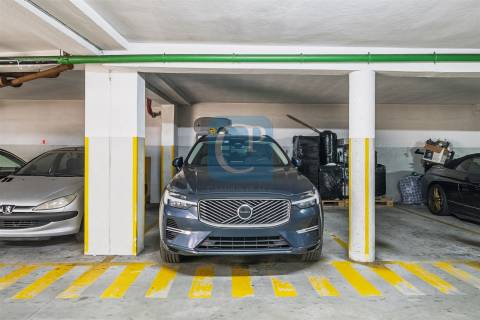 Apartamento T2 junto à Praia de Matosinhos, com cozinha equipada e lugar de garagem