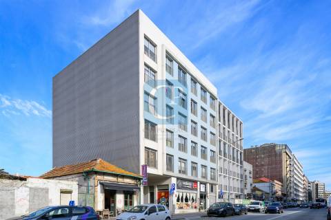 Apartamento T2 junto à Praia de Matosinhos, com cozinha equipada e lugar de garagem