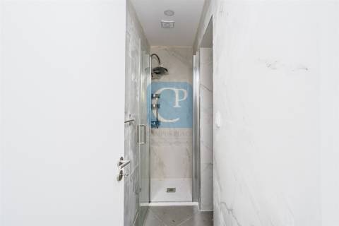 Prédio para investimento com seis frações em São Mamede de Infesta