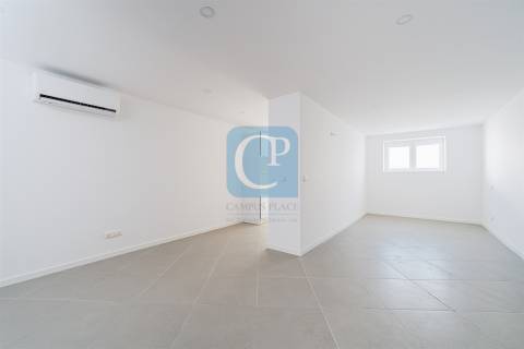 Prédio para investimento com seis frações em São Mamede de Infesta