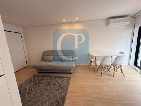 Apartamento T0 com varanda e garagem em Leça da Palmeira