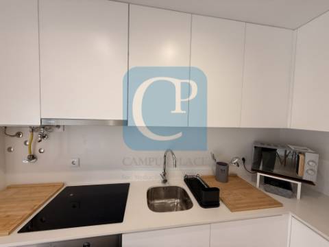 Apartamento T0 com varanda e garagem em Leça da Palmeira