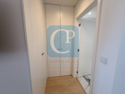 Apartamento T0 com varanda e garagem em Leça da Palmeira