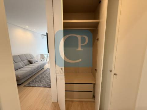 Apartamento T0 com varanda e garagem em Leça da Palmeira