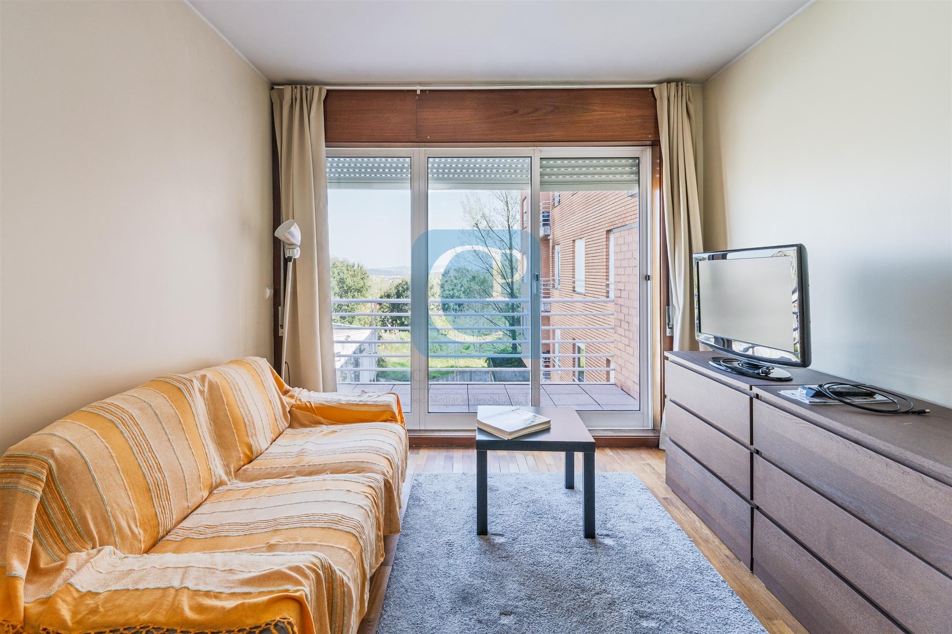 Apartamento T1 mobilado e equipado, junto ao Hospital de São João