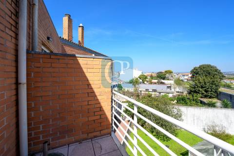 Apartamento T1 mobilado e equipado, junto ao Hospital de São João