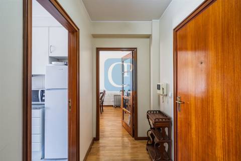 Apartamento T1 mobilado e equipado, junto ao Hospital de São João