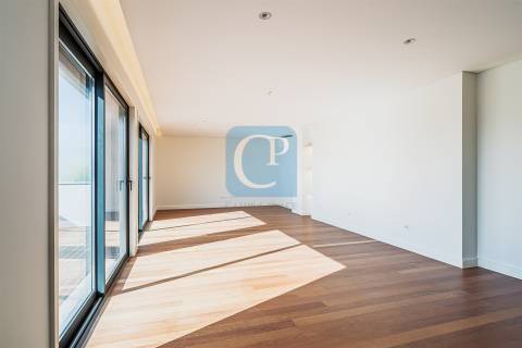 Apartamento T4 penthouse em Matosinhos Sul