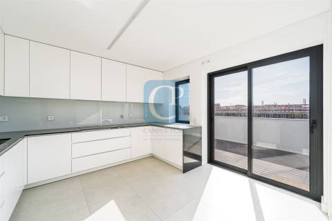 Apartamento T4 penthouse em Matosinhos Sul