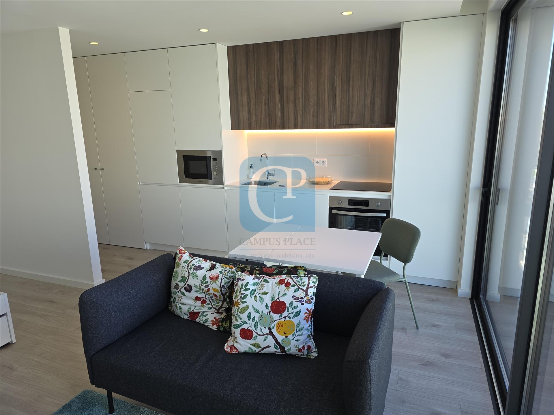 Apartamento T0 novo, mobilado e equipado junto à Circunvalação