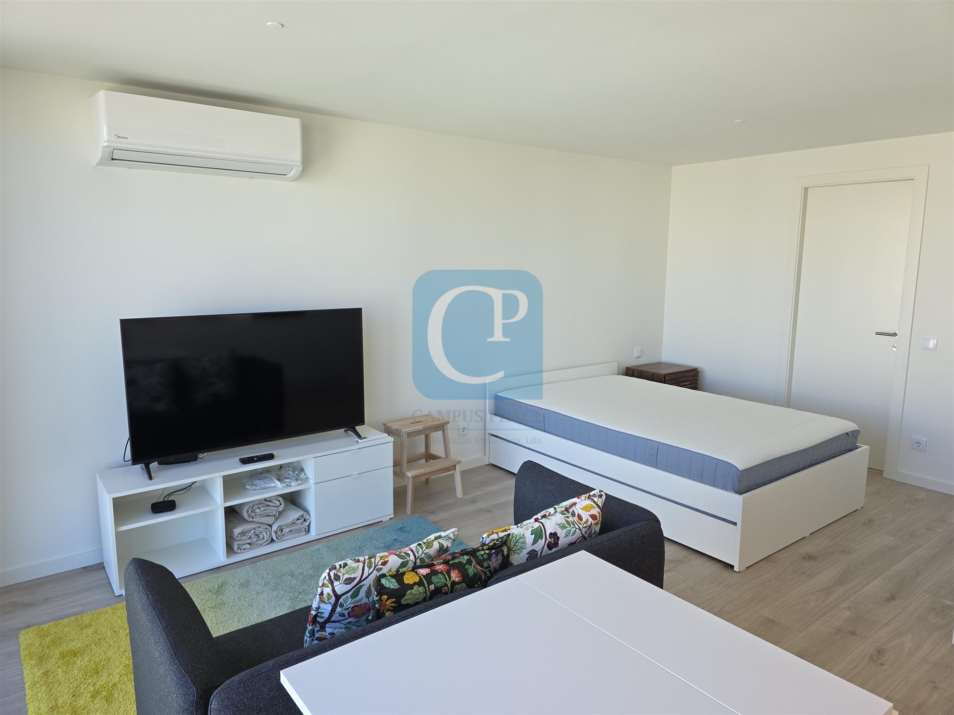Apartamento T0 novo, mobilado e equipado junto à Circunvalação