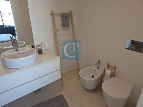 Apartamento T0 novo, mobilado e equipado junto à Circunvalação