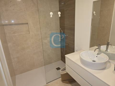 Apartamento T0 novo, mobilado e equipado junto à Circunvalação