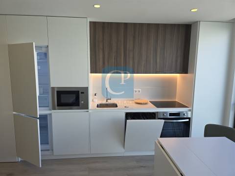 Apartamento T0 novo, mobilado e equipado junto à Circunvalação