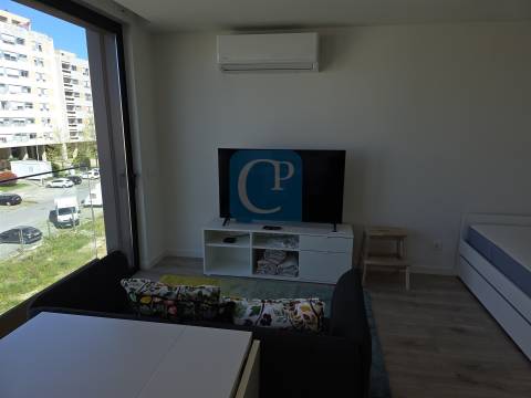 Apartamento T0 novo, mobilado e equipado junto à Circunvalação