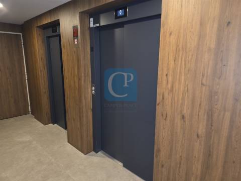 Apartamento T0 novo, mobilado e equipado junto à Circunvalação